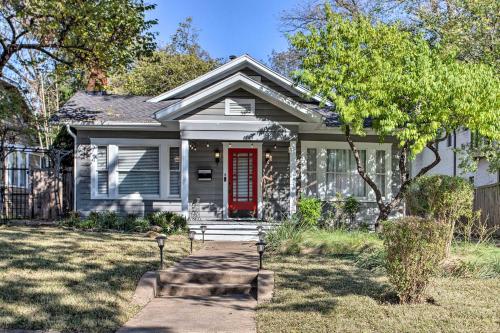 Dallas Couples Retreat: Walk to Lower Greenville! in Lower Greenville