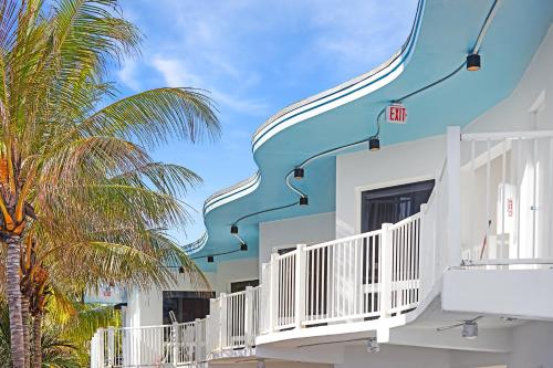 Ocean Treasure Beachside Suites in Fort Lauderdale, USA