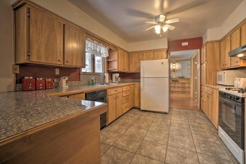 Secluded Family Friendly Home 7 Miles to Lake Erie - image 7