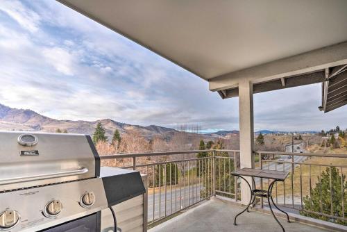 Chic Chelan Condo with Balcony, Walk to Lake and Dtwn!, Chelan (zdjęcie 2)
