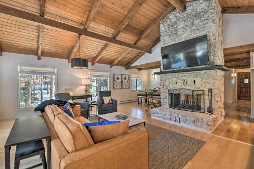 Angel Fire Cabin Less Than 3 Miles to Skiing, Golf and Lake in Angel Fire, USA