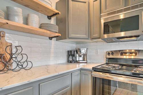 Chic Chelan Condo with Balcony, Walk to Lake and Dtwn!, Chelan (zdjęcie 10)