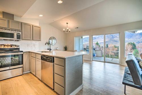 Chic Chelan Condo with Balcony, Walk to Lake and Dtwn!, Chelan (zdjęcie 7)