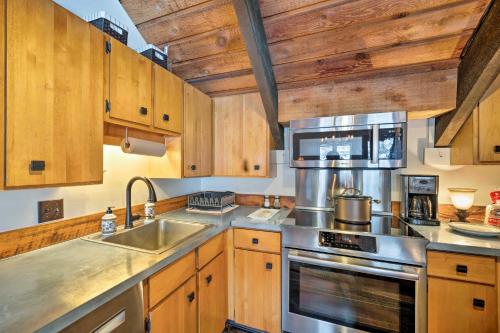 Cozy Mtn-View Ski Condo at Big Sky Golf Course! - image 4