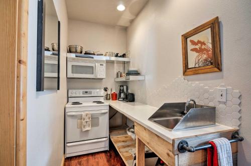 Cozy Studio Cabin Walk to Duck Creek Village - image 3