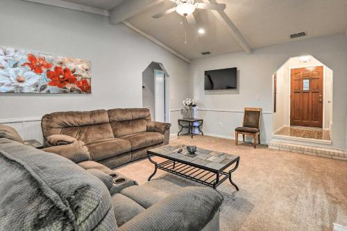 Granbury Getaway with Lake Views 2 Mi to Downtown! in Granbury, USA