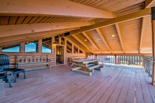 Pet-Friendly Log Cabin - Walk to Shops/Dining