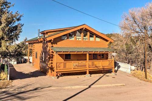 Pet-Friendly Log Cabin - Walk to Shops/Dining