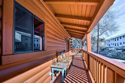 Pet-Friendly Cloudcroft Cabin Walk to Shops and Food!