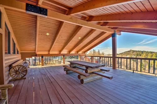 Pet-Friendly Log Cabin - Walk to Shops/Dining