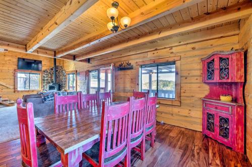 Pet-Friendly Log Cabin - Walk to Shops/Dining