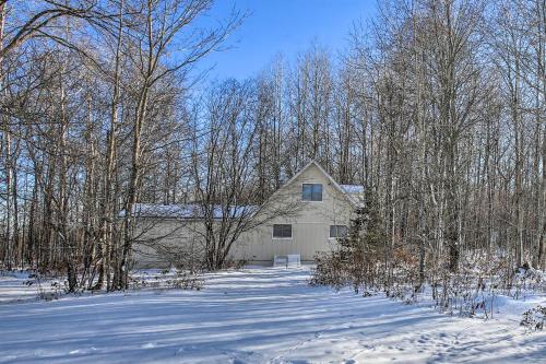 Lakes of the North Home on Snowmobile and ATV Trail!