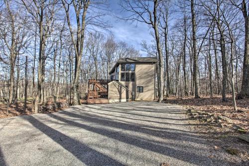 Upscale Wintergreen Resort Home with Golf Course View - image 3