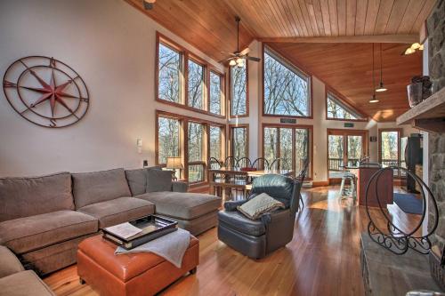 Upscale Wintergreen Resort Home with Golf Course View - image 5