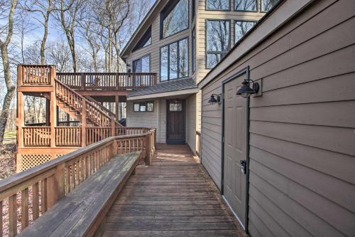 Upscale Wintergreen Resort Home with Golf Course View - image 8