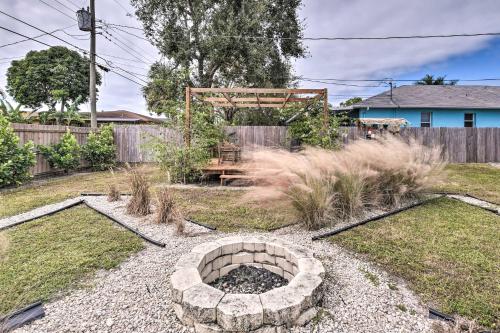 Charming Naples Getaway about 2 Mi to Vanderbilt Beach! - image 2