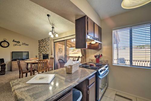 Condo on Golf Course 3 Mi to Downtown Ruidoso! - image 2