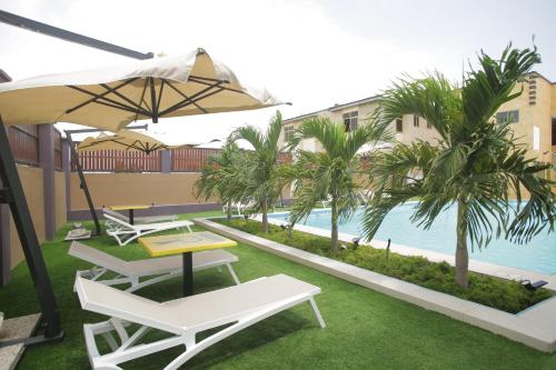 Cocktail and Dreams Hotel - image 4