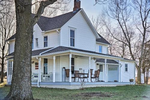 Farmhouse on 13 Acres Between Lawrence and Topeka!