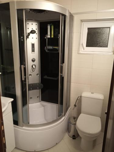 Brand New Apt in City Center in بيتولا