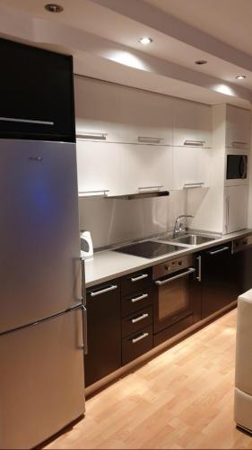 Brand New Apt in City Center in بيتولا