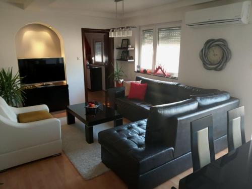 . Brand New Apt in City Center