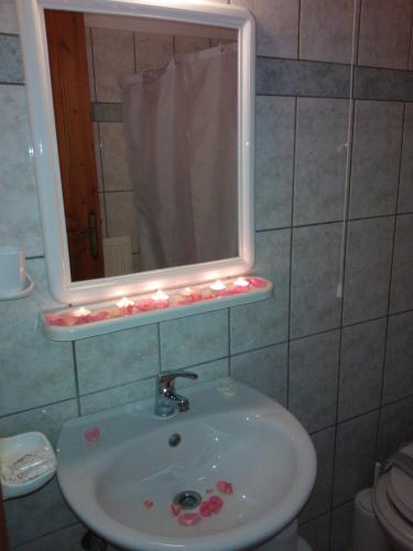 Guesthouse Rousis - image 2