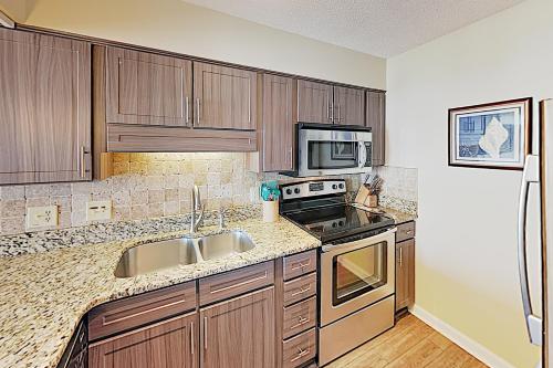 Oceanfront Crescent Sands Beach Condo with Pool condo - image 9