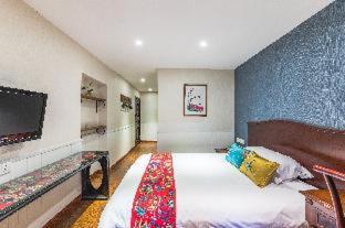Wenjun Courtyard Hotel ---5 mins walk from Tonghuimen metro station, near Tianfu square, close by culture park and Sichuan opera house, English speaking service, local tours