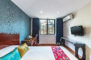 Wenjun Courtyard Hotel ---5 mins walk from Tonghuimen metro station, near Tianfu square, close by culture park and Sichuan opera house, English speaking service, local tours