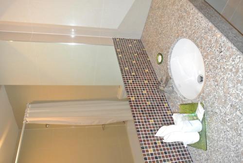 Bathroom, S Tara Grand Hotel near Central Plaza Surat Thani
