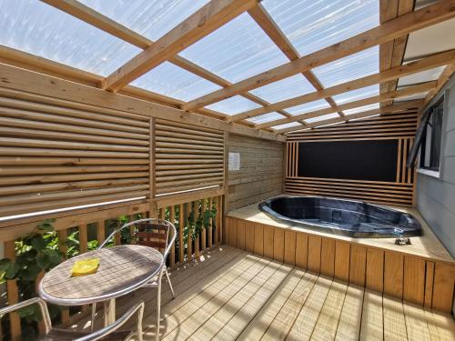 Queen Room with Garden View