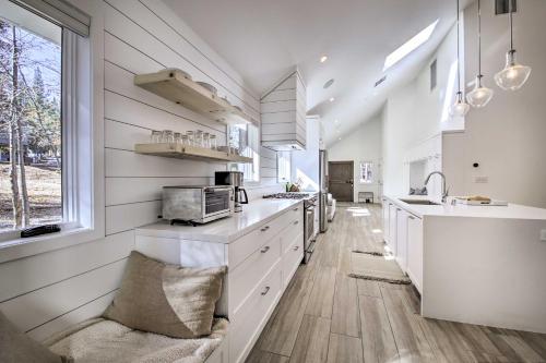 Modern Home Less Than half Mi to Big Bear Lake, 2 Mi to Ski in Big Bear Lake, USA
