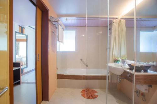 room detail thumbnail 2