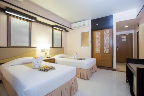 room detail thumbnail 1