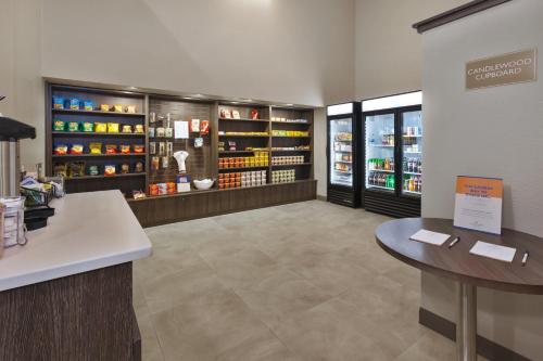 Candlewood Suites Grand Rapids Airport an IHG Hotel - image 2