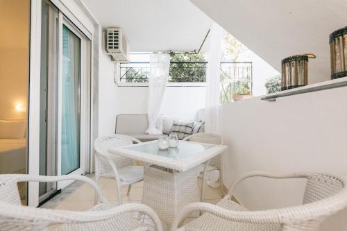 2 bedrooms, 3 beds