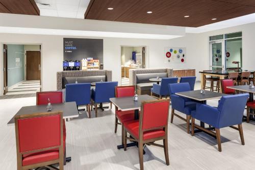 Holiday Inn Express & Suites - Hudson I-94, an IHG Hotel