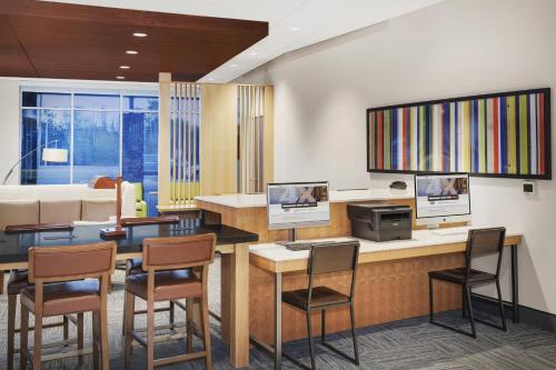 Holiday Inn Express & Suites - Hudson I-94, an IHG Hotel