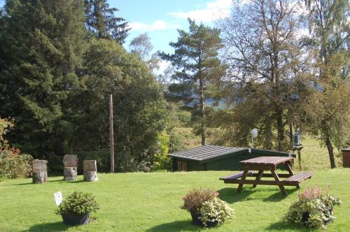 Jardín, Cosy Rowan woodland lodge no1 in Killin