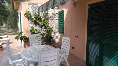 VILLA DIANO CASTELLO