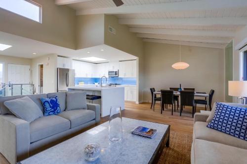 Beach Access Oceanview SBTC331 Condo in Solana Beach