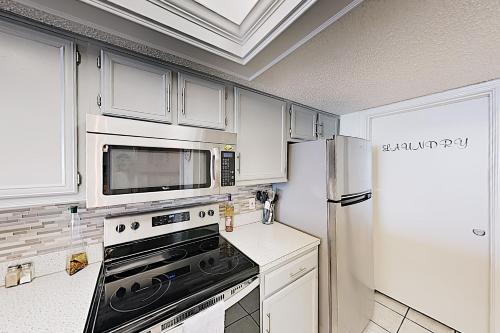 New Listing! Stately Beachfront Condo with Gulf View condo - image 7