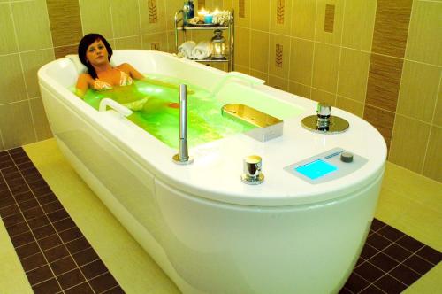 SPA Barlinek, Hotel Alma & SPA - UWAGA - styczen do marzec 2026 basen nieczynny! - 온수 욕조