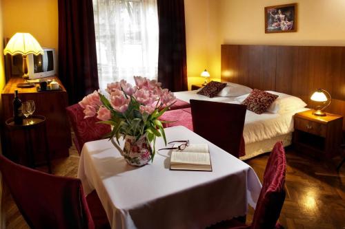 room detail thumbnail 1