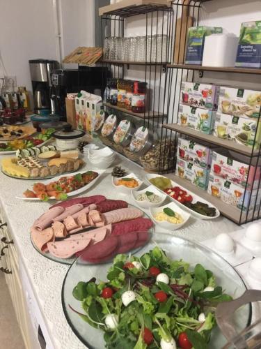 New Hostel Berlin Mitte FREE SNACK hot tea and coffee in Wedding