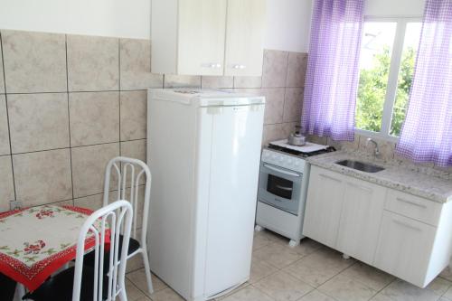 One-Bedroom Apartment image 2