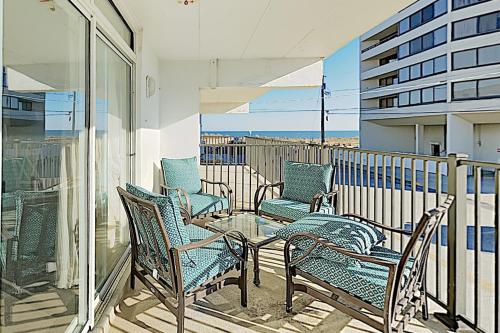 Comfy Condo w/ Balcony & Views -- 200’ to Beach! condo - image 8