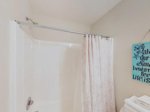 Charming Coastal Haven with Amazing Locale townhouse - image 7
