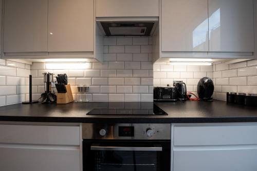 Parkside London Apartment (SS3) - image 6